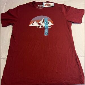 🚨 Brand New Levi’s T-Shirt never worn with the original tags